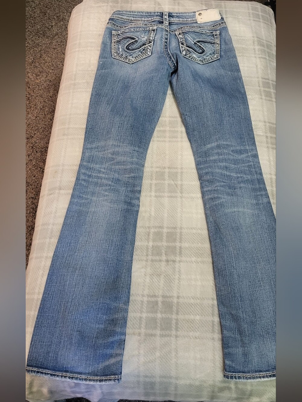 Silver Aiko Lowrise Bootcut Lightwash Distressed Jeans 26x33